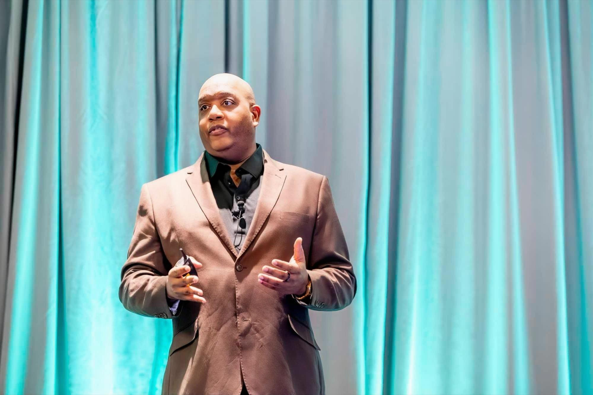 Omar L. Harris presenting to a live audience